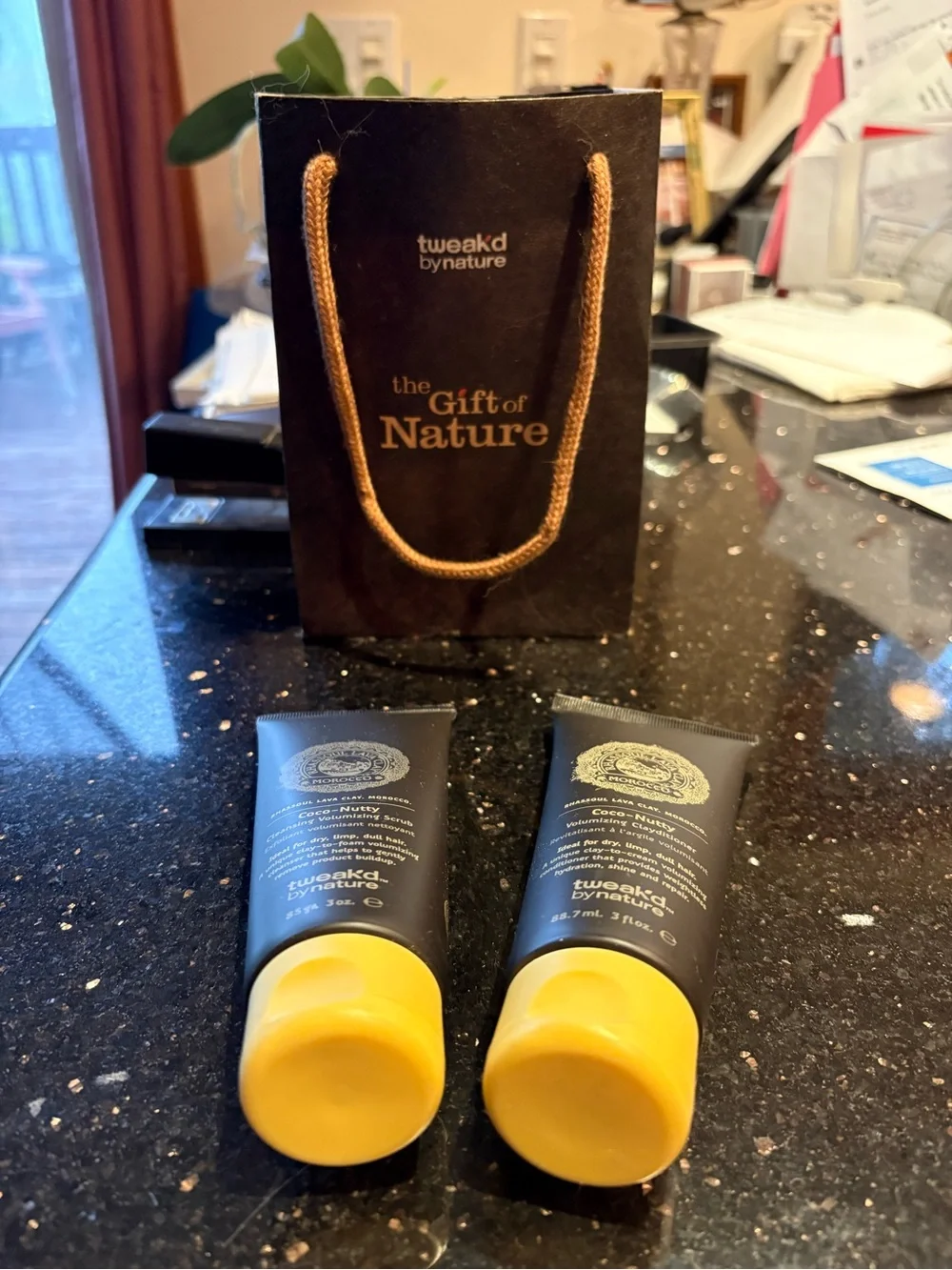 tweakd by nature Coco-Nutty Volumizing Clayditioner and Scrub